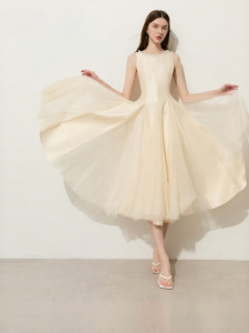 D-PLAY | White Round Neck Dress Gown