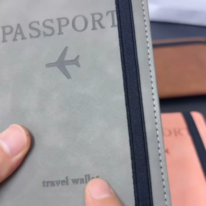 ที่ใส่บัตรประจําตัวหนัง ปกพาสปอร์ต ซองใส่บัตร กระเป๋าใส่ มีช่องใส่บัตรต่าง พกพาสะดวก Cutie world