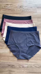 Esuna กางเกงในไร้ขอบผู้หญิง เอวกลาง 【ซื้อ 3 แถม 2】 ผ้านุ่ม สวมใส่สบาย เอว 26-36