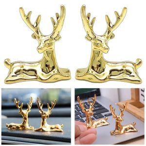 รูปปั้นกวางทอง2ชิ้นสำหรับรถยนต์รถจำลองแดชบอร์ดรูปกวางเครื่องประดับตกแต่งคริสต์มาสห้องนั่งเล่นอเนกประสงค์ของตกแต่งโต๊ะ
