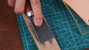 Pisau Pahat Sabuk Kertas Gagang Kayu 35mm Leather Trimming Knife