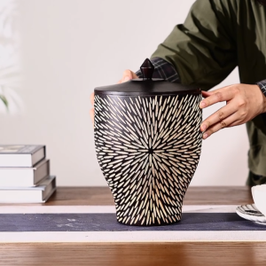 กล่องเก็บของไม้ตกแต่งลายโบราณ สำหรับห้องนั่งเล่น ใส่เครื่องประดับหรือของใช้ขนาดเล็ก พร้อมฝาปิด