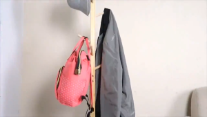 ที่แขวนกระเป๋า ทำจากไม้สนธรรมชาติ แขวนเสื้อได้ แขวนผ้าได้ ราวแขวน สำหรับหมวก wooden coat rack สะดวก มินิมอล ที่แขวนเสื้อ