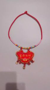 สร้อยมงคลตรุษจีน ปักคำความหมายว่าสงบสุข เป็น freesize ใส่ได้ทั้งเด็กและผู้ใหญ่ ความยาวรอบ 50 cm (FANCY373)