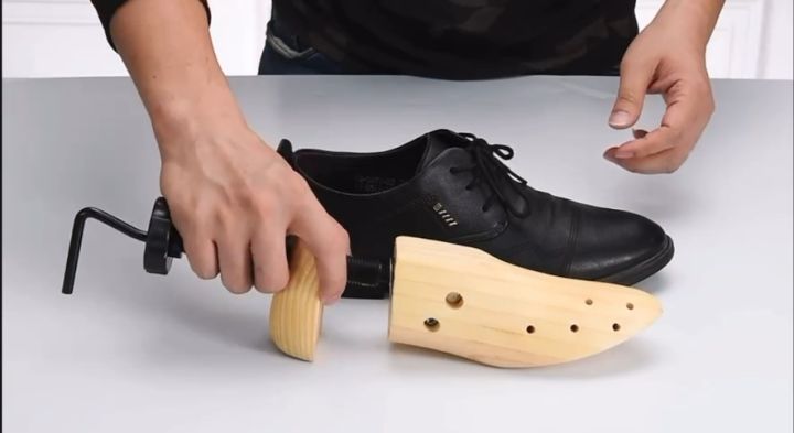 HEYMAN Shoe Trees Wooden Shoe Stretcher Adjustable Shoes Stretcher