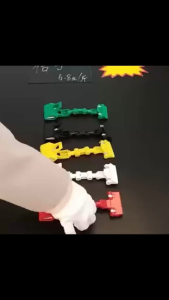 ที่หนีบป้ายราคา แบบงอได้ ตัวหนีบป้าย คลิปป้ายสินค้า คลิปป้ายโฆษณา ปรับได้ หมุนได้ 360° (1ชิ้น)