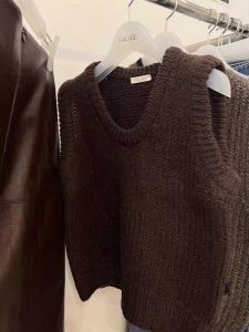 Fashionable Knitted Sleeveless round Neck Sweater Vest Womens Autumn Winter Brown Warm Thermal Straight Cut Korean Style Top