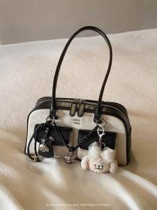 Túi Tote Chi02 Kèm Charm Gấu Xinh Size 29cm (Auth Tuồn)