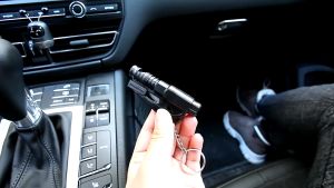 ค้อนนิรภัยสำหรับรถยนต์ค้อนสปริงประเภทค้อนเจาะรูหน้าต่างค้อนตัดเข็มขัดนิรภัย ค้อนฉุกเฉิน ค้อนทุบกระจกรถยนต์ รถค้อนทุบกระจกกระจกหน้าต่างรถ 3-in-1