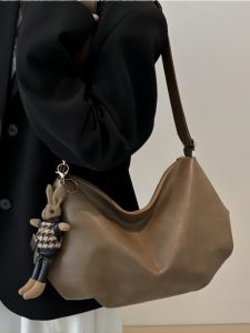 Retro Soft Surface Large Capacity Bag Female 2023 New Arrival Fall and Winter All-Match Super Hot Crossbody Bag Fashion Shoulder Commuter Bag