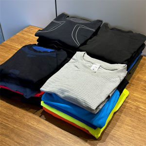 ชุดกีฬาแขนยาวผู้ชายฟิตเนสวิ่งเล่นสกีเหงื่อ Wicking รัดรูป เสื้อผ้าปั่นจักรยานส่งออกไปยังเยอรมนี