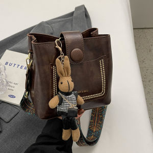 Retro Wide Strap Small Bucket Bag Crossbody Bag Fashionable Versatile High Quality Mini Bag PU Material Zipper Closure Casual Leisure