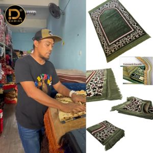 DAMIAS Turkey VIP Prayer Mat — Embroidered Velvet for Prayer & Gifts
