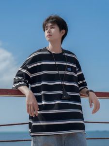 Áo Thun Nam Tay Ngắn Mùa Hè 2025 Cổ Tròn Thường Ngày Đa Năng Thời Trang Sọc Áo Thun Nam Tay Lửng Thường Ngày Mùa Hè