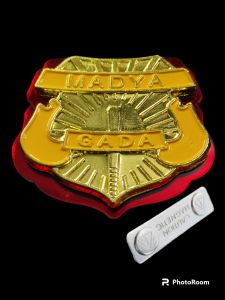 pin lencana gada madya akrilik magnet