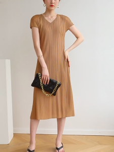 2086 Elegant Fashion V-Neck Dress Sanzhai Pleated Simple Slim-Fit Figure Flattering One Size (45-75kg)