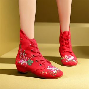 รองเท้าสตรี ชุดฮั่นฝู รองเท้าบูทกํามะหยี่ปักลายดอกไม้สไตล์จีนแบบดั้งเดิม ดีไซน์ จับคู่กับ ชุดกี่เพ้า ชุด Tang ผ้าฝ้าย รองเท้าบูท