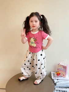 เสื้อยืดเด็กผู้หญิง เสื้อทีเด็กหญิงลายการ์ตูน รุ่นสั้น ผ้าฝ้าย น่ารัก สําหรับเด็กผู้หญิง ระบายอากาศได้สะดวกสบาย สีเบจ / ชมพู 130-160cm