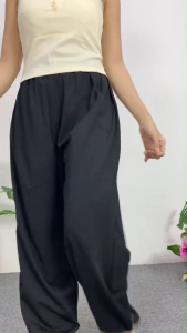 ชุดเซ็ตผู้หญิง เสื้อสายเดี่ยว + กางเกงทรงโค้ง