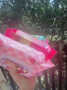 Khăn giấy ướt Phú Đạt hình gấu dâu gói 120 tờ không cồn không mùi made in Việt Nam