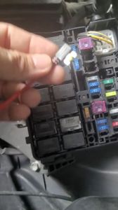 Jack cầu chì lấy từ nguồn acquy xe ô tô kèm cầu chỉ