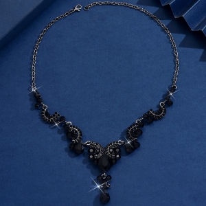 Retro palace style necklace with water droplets and diamond design for dinner parties vacations travel fashion items