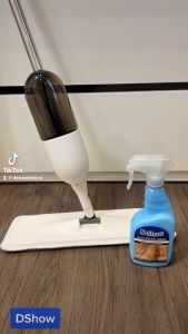 [4ชิ้น DShow น้ำยาดันฝูกกว่า น้ำยาเก็บฝูน เช็ดฝูนละออง (สีเขียว) ขนาด 3400มล พื้นไม้ ลามิเนต (Dust Polish Liquid) กับ 2 ครองบริการ]