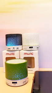 Loa Bluetooth Mini Không Dây 3W Pin Sạc Thiết Kế Nhỏ Gọn Có Đèn Led