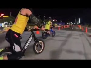 จักรยานทรงตัว จักรยานขาไถ รถบาลานซ์ จักรยานเด็ก 1-3-6 ขวบ หรือ จักรยานฝึกการทรงตัว พับเก็บได้ ล้อทรงตัว