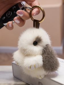 Creative Car Keychain Cute Rabbit Otter Plush Toy Personalized Womens Key Holder Fashionable Ins Style Festive Gift Idea