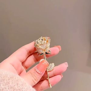 Pharaoh🍓Bros berlian mawar bros pakaian sederhana dan elegan aksesoris bahan paduan berlian imitasi COD