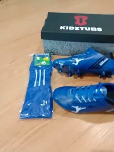 Paket Komplit Sepatu Bola & Kaos Kaki untuk Anak Usia 6-10 Tahun