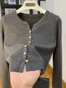 เสื้อคาร์ดิแกนถักคอวีแขนยาวผู้หญิงฤดูใบไม้ร่วง ปกเสื้อสั้น ชั้นใน ชุดทำงาน สไตล์เกาหลี เสื้อเชิ้ตพื้นฐาน