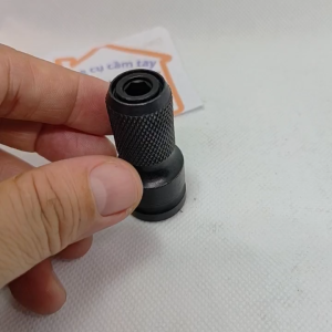 Thông Tin Sản Phẩm Tên Sản Phẩm: Đầu Chuyển Bulong 1/2 Sang Bắn Vít Lục Giác Mô Tả: Đầu chuyển từ bulong đầu 1/2 inch sang đầu bắn vít lục giác 6.35mm (1/4). Dụng cụ cầm tay nam.