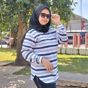Atasan Wanita Oval Motif Salur Bahan Katun Adem
