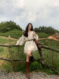 ชุดเดรสแขนยาวคอวีแขนยาวสไตล์หวานสำหรับผู้หญิงในฤดูใบไม้ร่วง ชุดเดรสยาวคลุมเข่าแขนยาวสีพื้นคอวีแขนยาวสไตล์หวาน