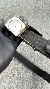 Sabuk Kanvas Kepala Jepit Logo Putar Random