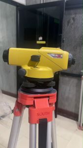 32 เท่า กล้องระดับอัตโนมัติ ยี่ห้อ South, กำลังขยาย กล้องระดับอัตโนมัติ ผู้ชายที่มีความสวยงาม