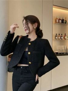 Lisaคนดังสไตล์สีดําหนาFlaredเสื้อขนสัตว์สําหรับผู้หญิงแฟชั่นสั้นความยาวฤดูหนาวOuterwear