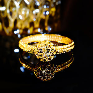 SEQUITO Ladies Wrist Jewelry Gold Plated Round Flower Big Open Cuff Bangle Evening Party Clothes Accessories B381