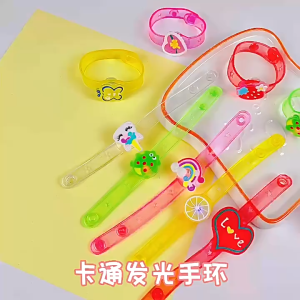 Vòng đeo tay nhựa phát sáng LED cho bé – nhiều mẫu dễ thương an toàn giá rẻ