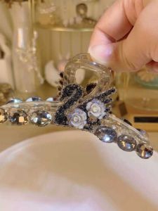 Kẹp Tóc Hình Con Bướm Cò Lớn Thanh Lịch Mới 2025 Phụ Kiện Tóc Nữ Kẹp Tóc Hình Cá Mập Kẹp Tóc Hình Hoa Cò Kẹp Tóc Sau Đầu