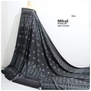 Kain armny silk motif warna hitam dan putih per setengah meter
