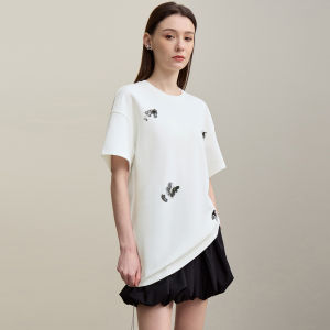 AMII | Round Neck Dropped Shoulder Handmade Beaded Floral and Ink Painting T Shirt