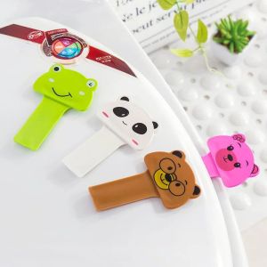Dụng cụ nhấc nắp bồn cầu vệ sinh thông minh chống vi khuẩn bám bẩn UY60