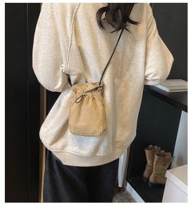 กระเป๋าสะพายข้างผ้าแคนวาสทรงสี่เหลี่ยมจัตุรัสสำหรับเดินทางในฤดูใบไม้ผลิและฤดูร้อนสำหรับผู้หญิง กระเป๋าใส่โทรศัพท์มือถือแบบลำลอง กระเป๋าสะพายข้างแบบลำลองขนาดเล็ก