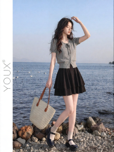 YOUXIANG | Áo Knit Tay Ngắn và Chân Váy Mini Phù Hợp Tinh Tế