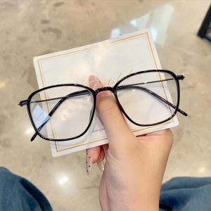 Fashion Ultra-light Photochromic Glasses Anti-blue Light Men and Women with the Same Graded Glasses for Nearsighted