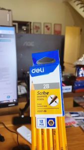 Hộp 12 cây bút chì Deli C037 - Viết chì hình lục giác có đầu tẩy