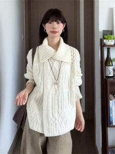 Retro Cable Asymmetrical Collar Knitwear